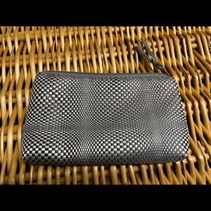 Small geometric pattern wallet